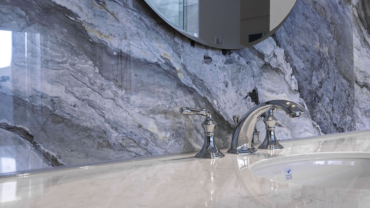 耐久性：劣化しにくく、美しさを長期間維持できるタイル