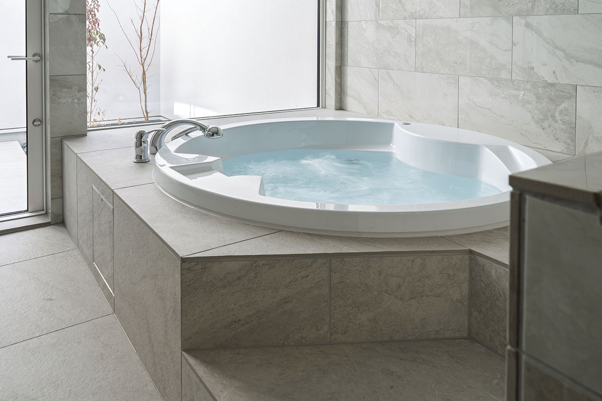 耐久性：劣化しにくく、美しさを長期間維持できるタイル