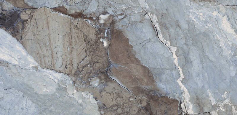 洗練されたシンプルモダンな空間にできるタイル