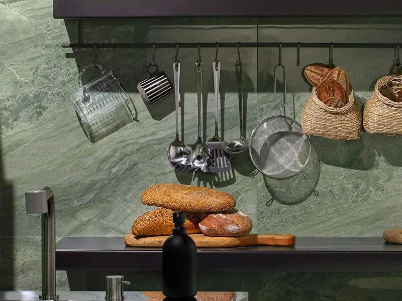 優れた耐久性と防水性のタイル