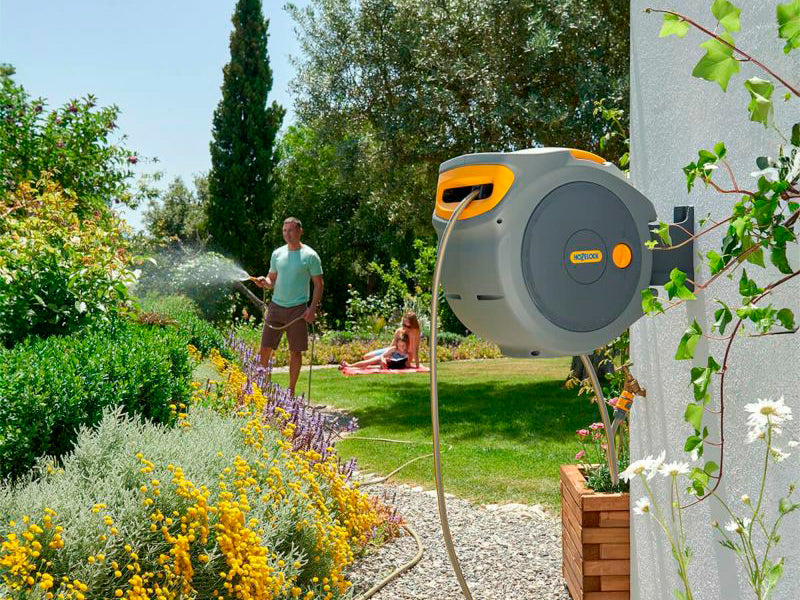 おしゃれで便利！HOZELOCKのホースリール｜散水ホースの選び方と比較